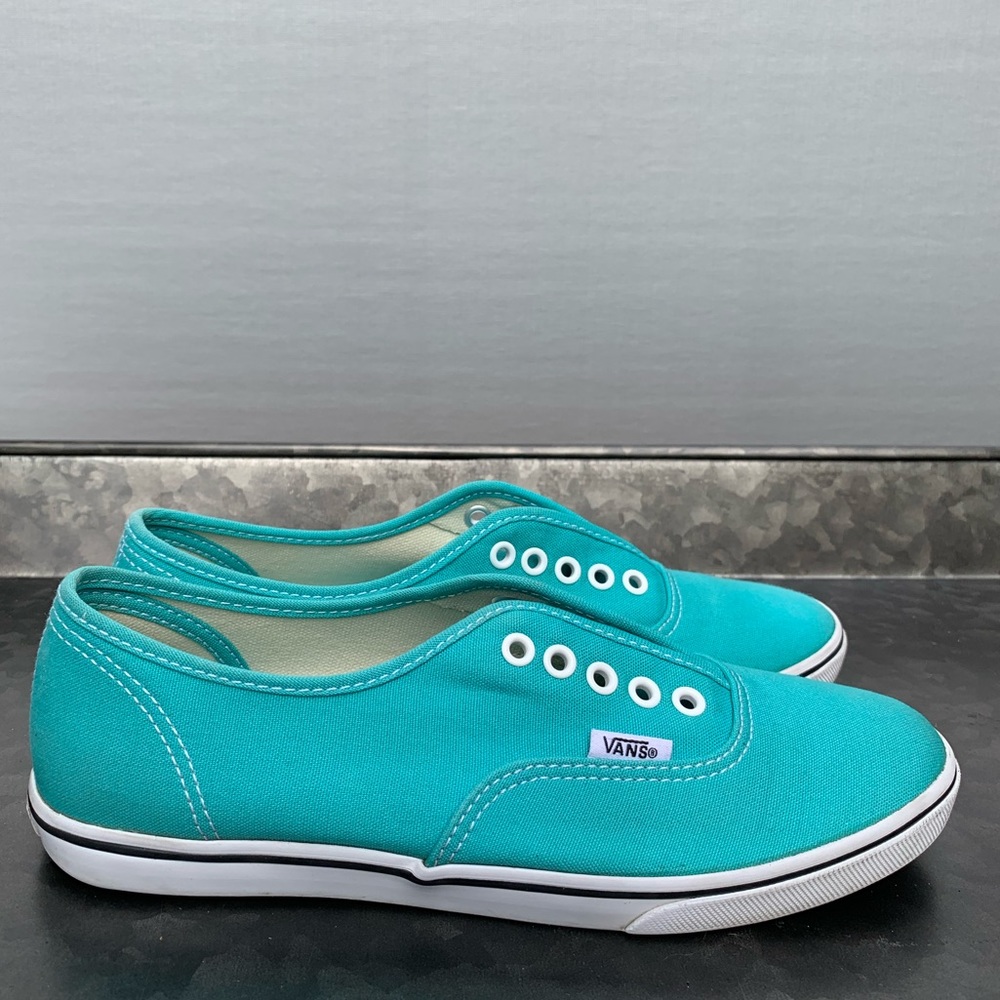 Vans blue teal sneaker shoes women’s 7 / men 5.5